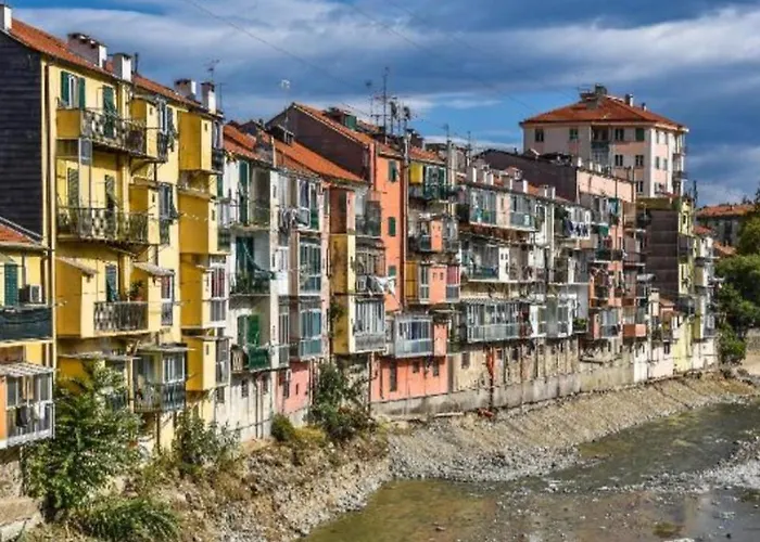 A Casa Di Pizz - Bilocale Con Parcheggio Privato サヴォーナ